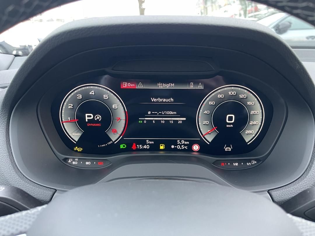 Fahrzeugabbildung Audi Q2 S line competition 35 TFSI S tronic, Parken &