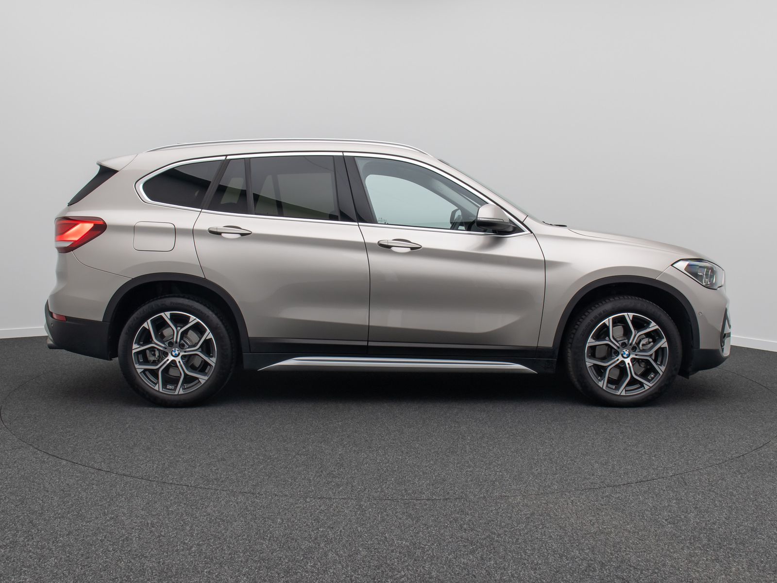 Fahrzeugabbildung BMW X1 xD20i xLine Kamera Lenkrhzg Navi+HUD DAB HiFi