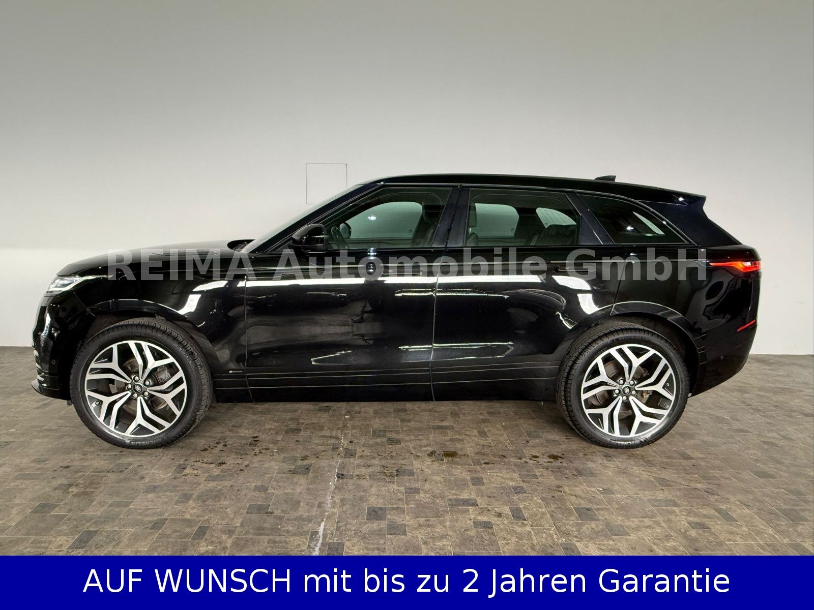 Fahrzeugabbildung Land Rover Range Rover Velar  2,0T  R-Dynamic SE, Pano, LED