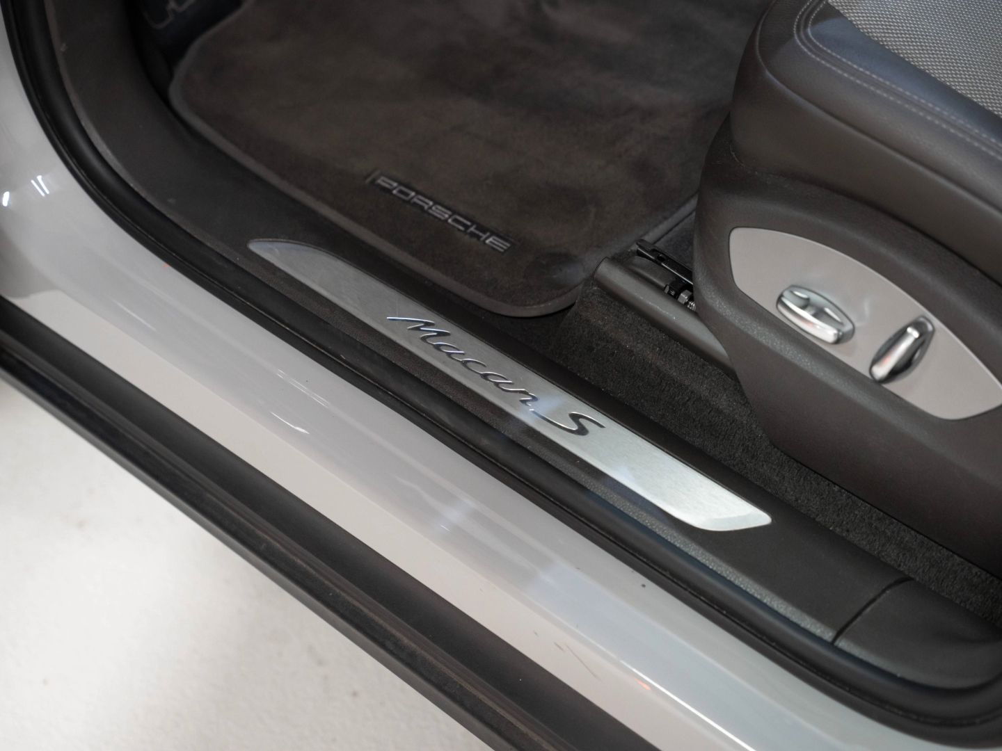 Porsche Macan S Sportabgasanlage BOSE Apple CarPlay foto 20