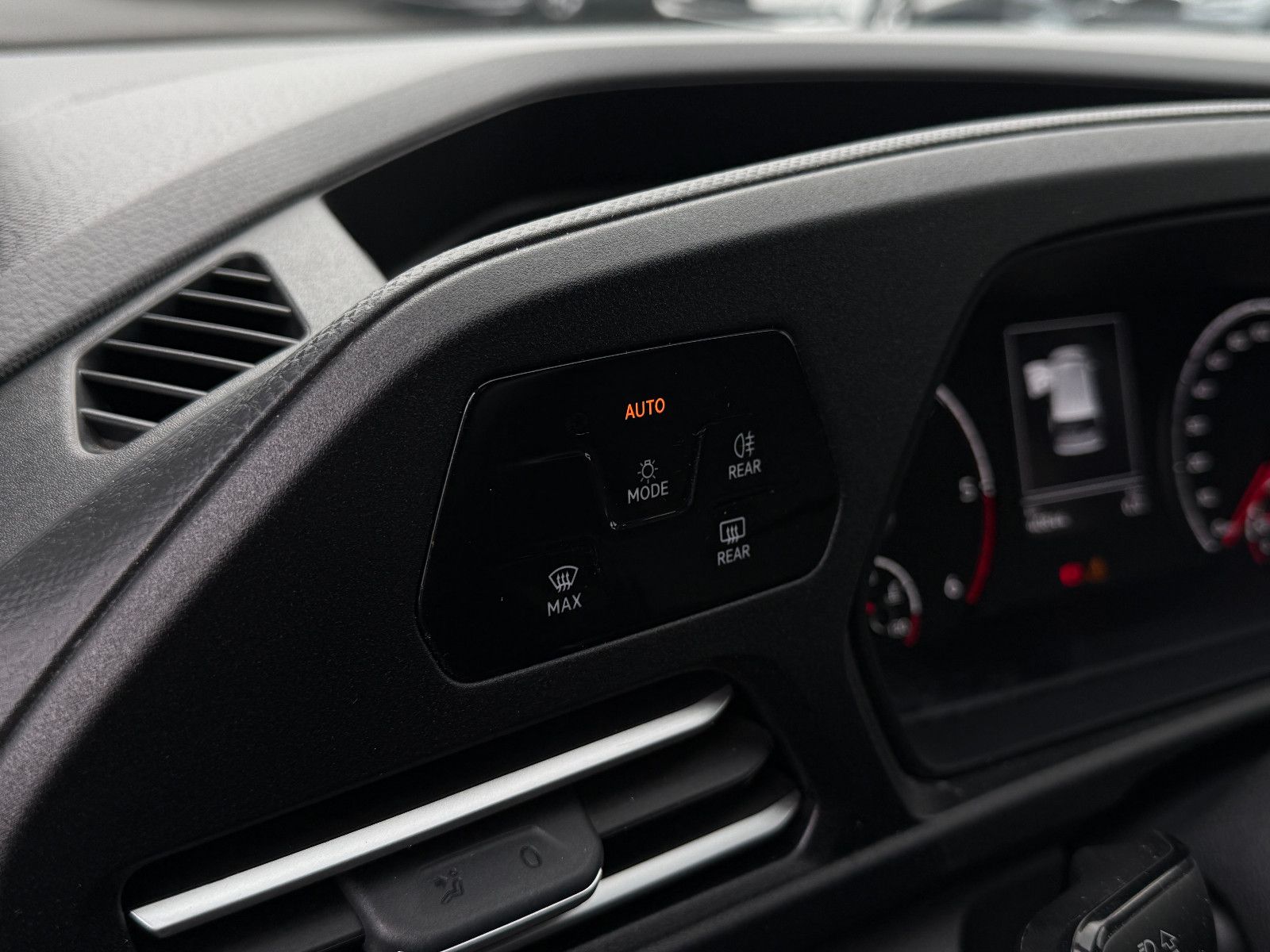 Fahrzeugabbildung Volkswagen Caddy Life 2.0 TDI ACC DAB PDC SHZ Winterpaket