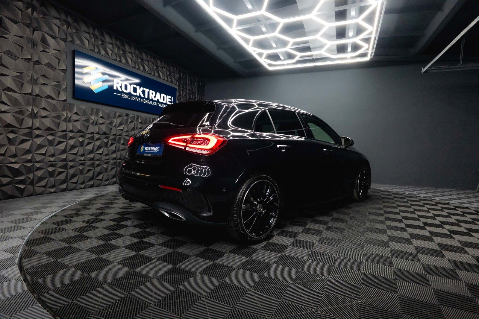 Fahrzeugabbildung Mercedes-Benz A 250 AMG Line Night-Paket *ACC*Head Up*DAB*19%*