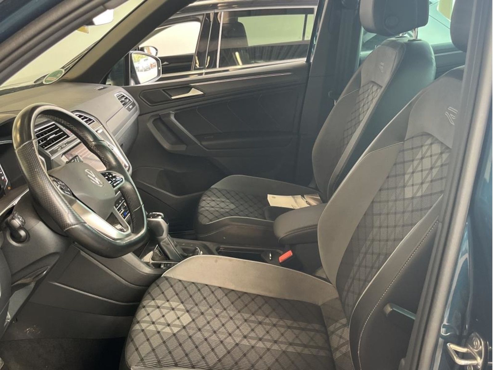 Volkswagen Tiguan R-Line 4M ACC AHK MATRIX ViCo CAM foto 5