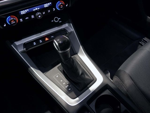 Fahrzeugabbildung Audi Q3 35 Advanced 2.0 TDI S-tronic | LED RFK AHK