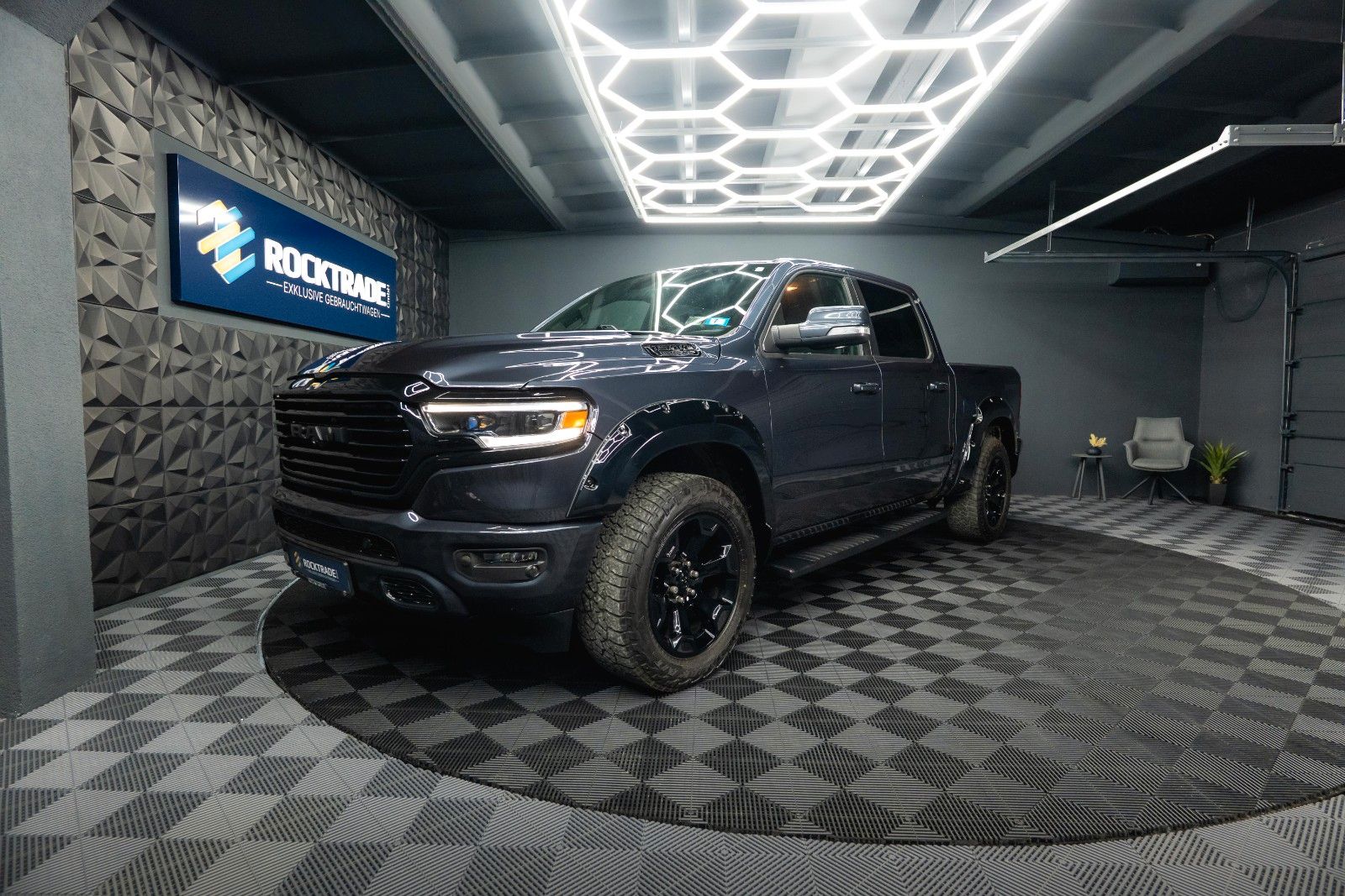 Fahrzeugabbildung Dodge RAM 5.7 V8 HEMI 4x4 OFFROAD Night Limited 19%
