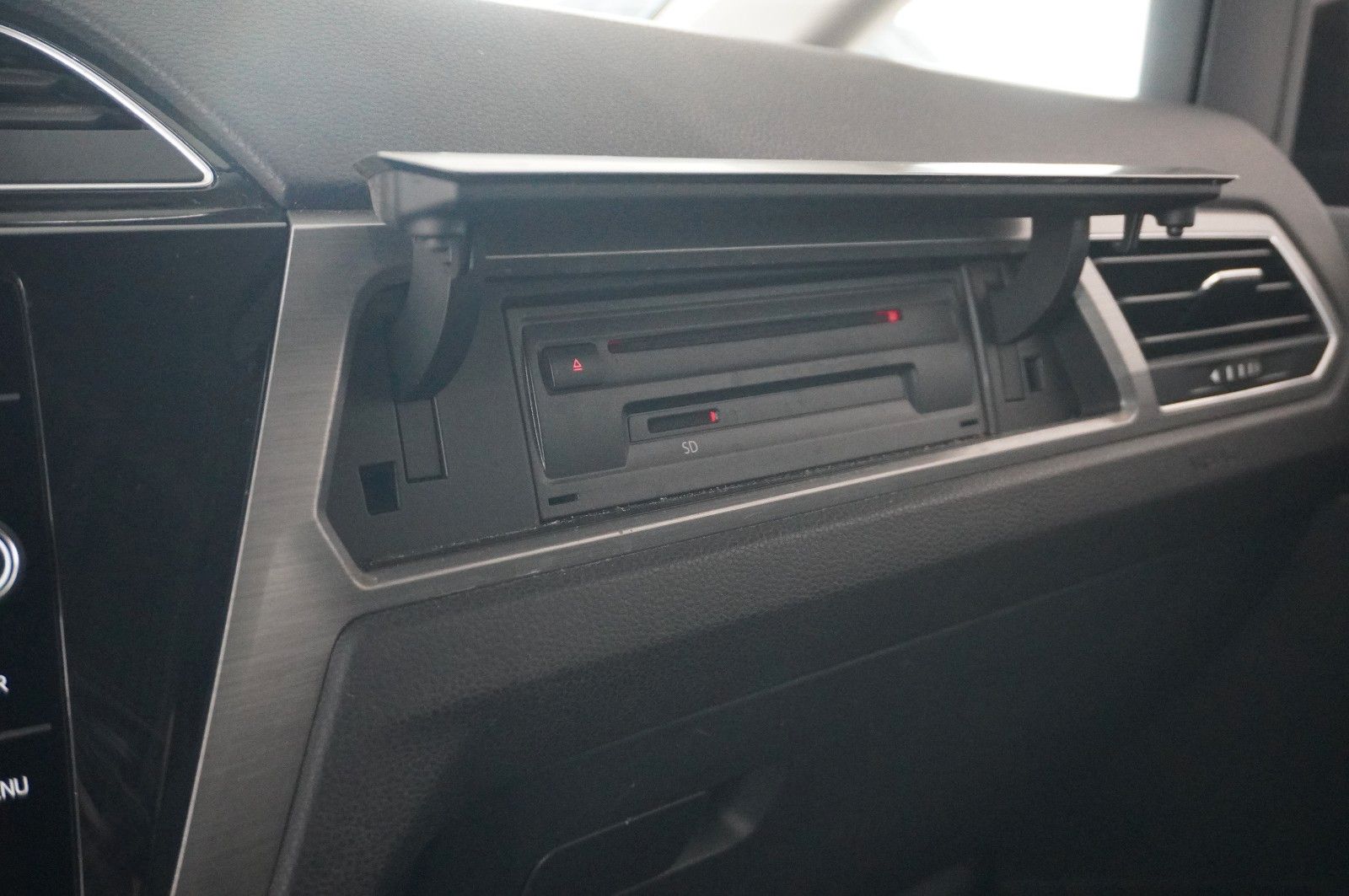 Fahrzeugabbildung Volkswagen Touran 1.6 TDI COMFORTLINE 7-SITZER ACC/SHZ/AHK