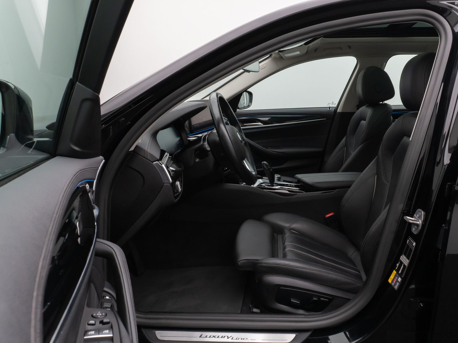 Fahrzeugabbildung BMW 530e Luxury Line Panorama Kamera HUD DAB 4xKlima