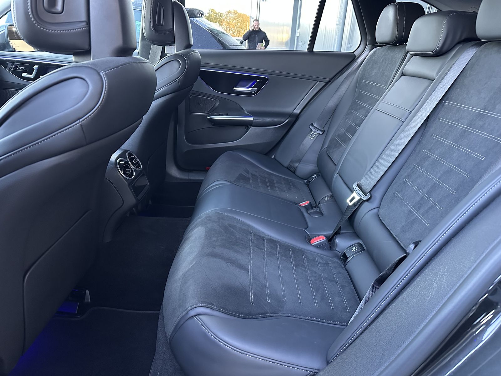 Fahrzeugabbildung Mercedes-Benz C 220d T AMG-Line NAV+LED+VCOCK+CARPLAY+SHZ+KAM