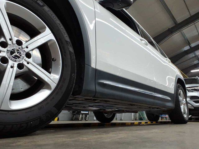 Fahrzeugabbildung Mercedes-Benz GLB 200d Progr AHK Pano MLED HighEndMBUX Busines