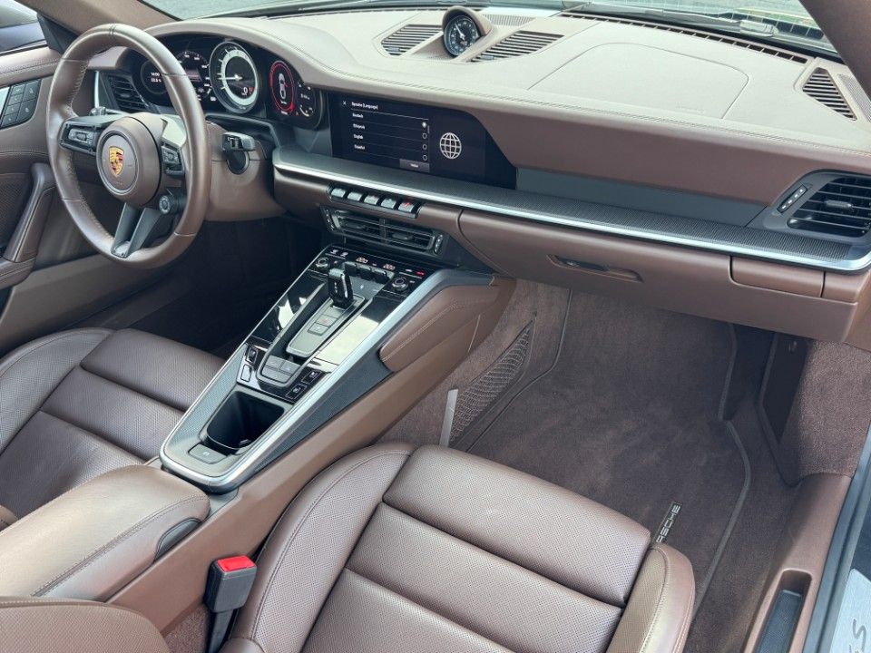 Fahrzeugabbildung Porsche 992 911 Carrera 4 S erste Hand uff approved
