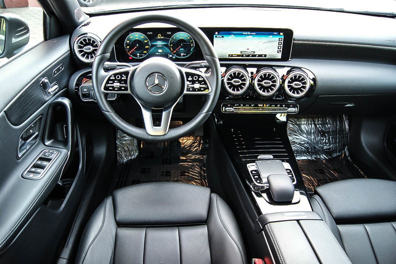 Fahrzeugabbildung Mercedes-Benz A 250e Lim Edition 19 BURMESTER GARAGENTORÖFFNER