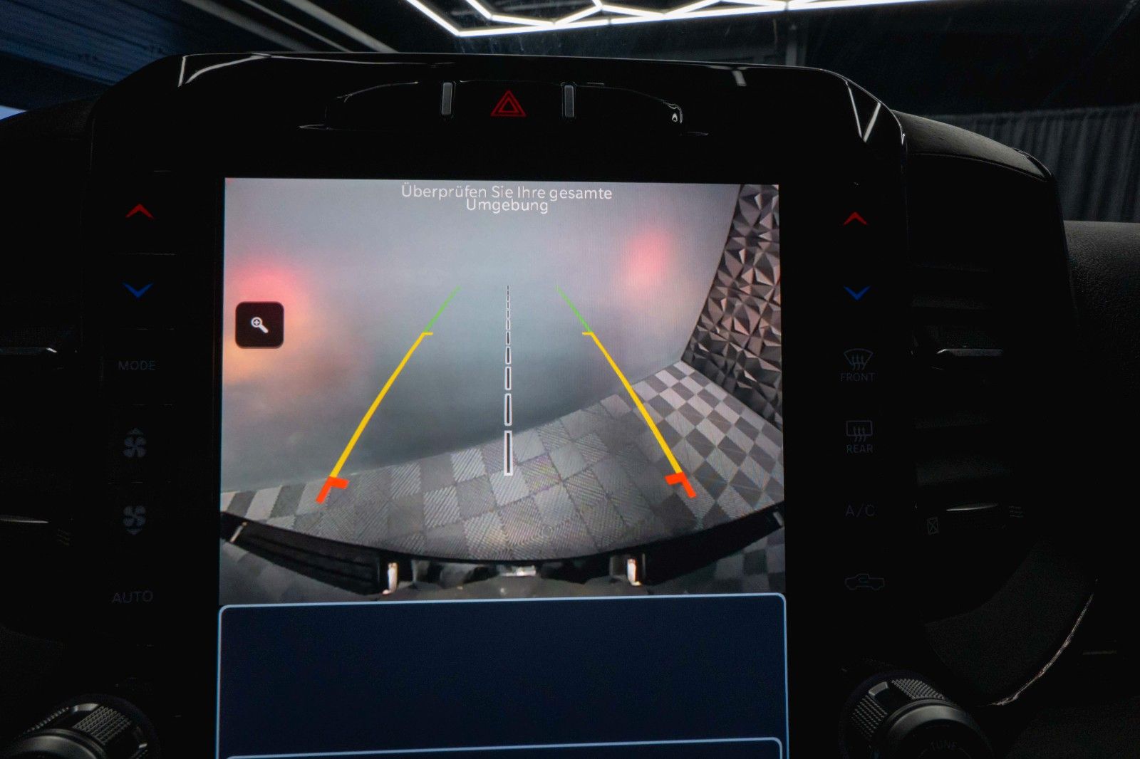 Fahrzeugabbildung Dodge RAM 5.7 V8 HEMI 4x4 OFFROAD Night Limited 19%