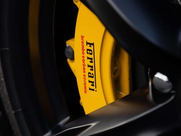 2021 Ferrari GTC4LUSSO — миниатюра 18