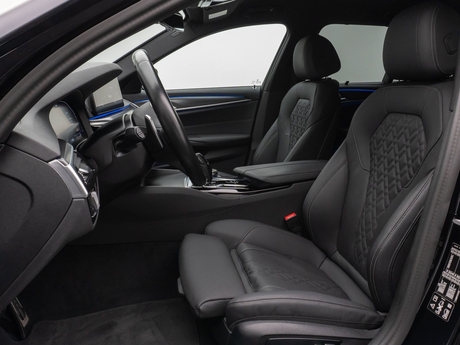 Fahrzeugabbildung BMW 520d xD M Sport Kamera HUD DAB 4xKlima Alarm AHK