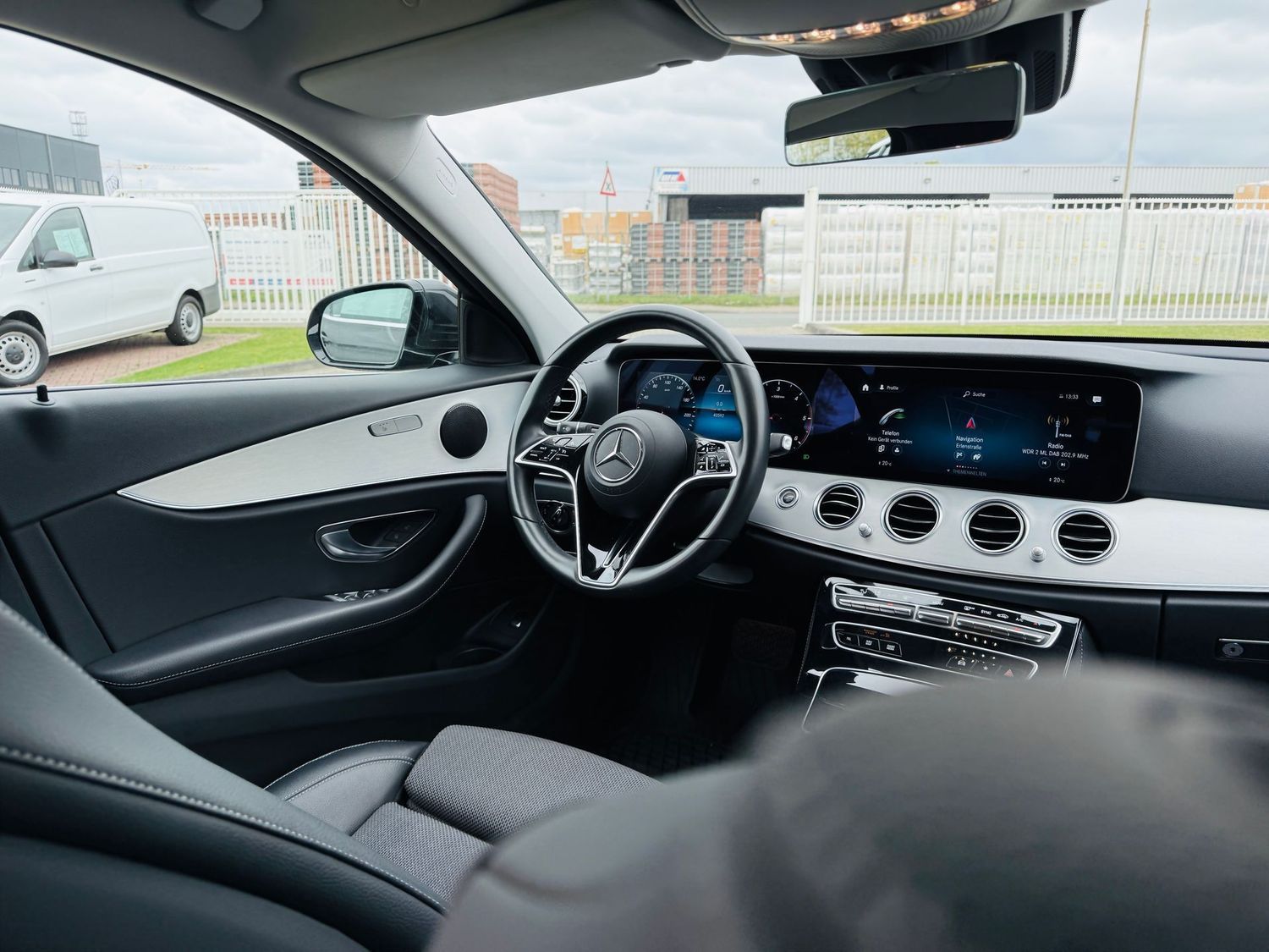 Fahrzeugabbildung Mercedes-Benz E 220 T d AVANTGARDE, MBUX Premium, RFK, Totw, L