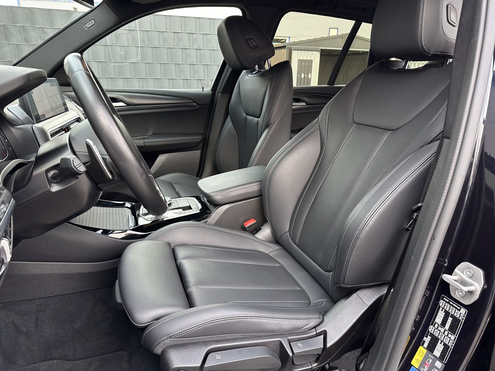 Fahrzeugabbildung BMW X3 xDrive30e M-Sport NAV+LASER+PANO+HUD+KAMERA