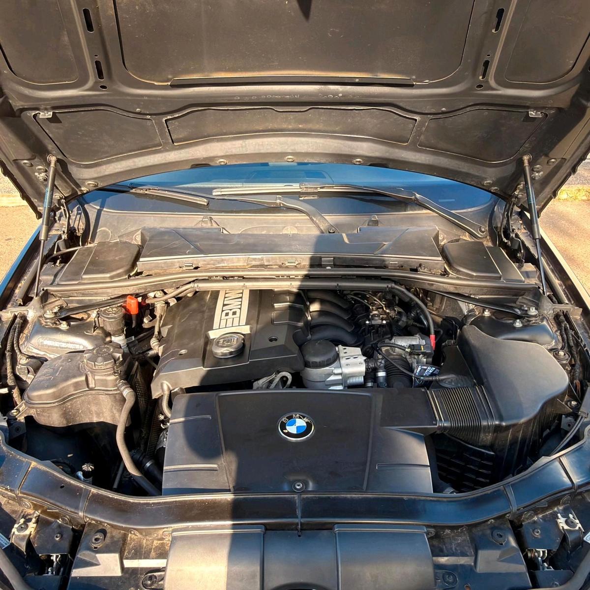 BMW 320 2011 — photo 15