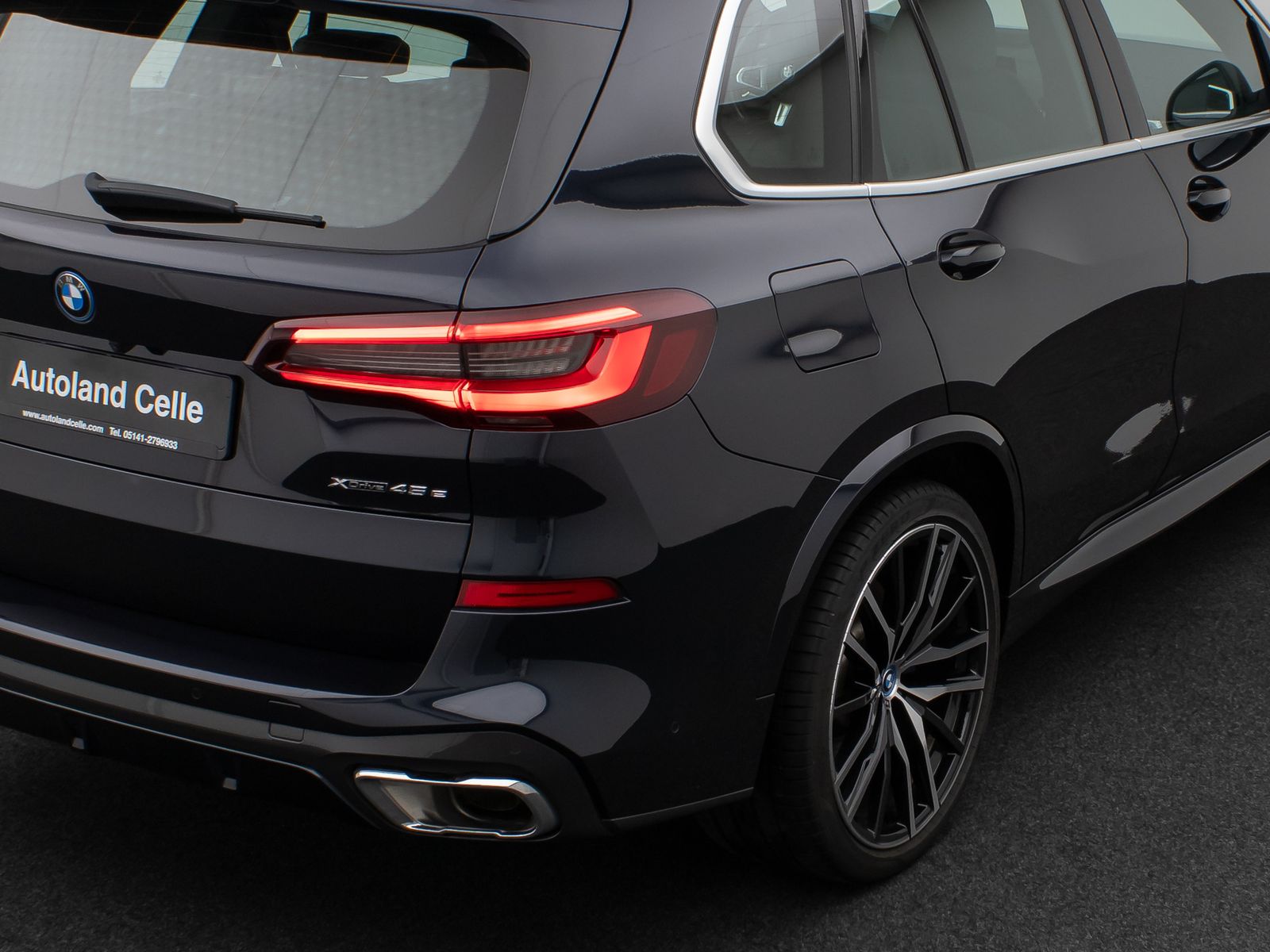 Fahrzeugabbildung BMW X5 xD45e M Sport Panorama HUD HiFi DisKey 22Zoll