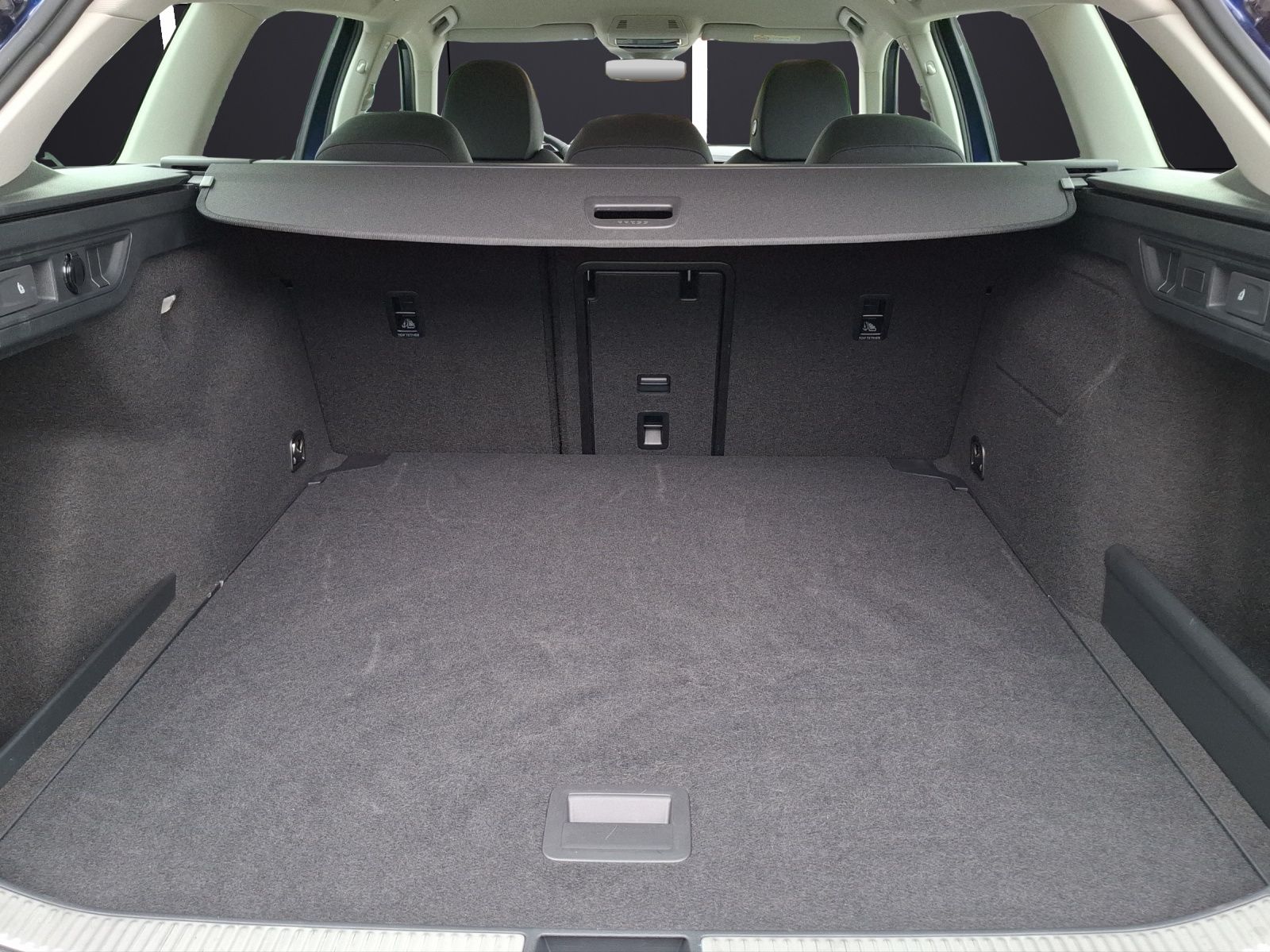 Fahrzeugabbildung Volkswagen Passat Variant eTSI DSG LED CarPlay AID ACC RFK