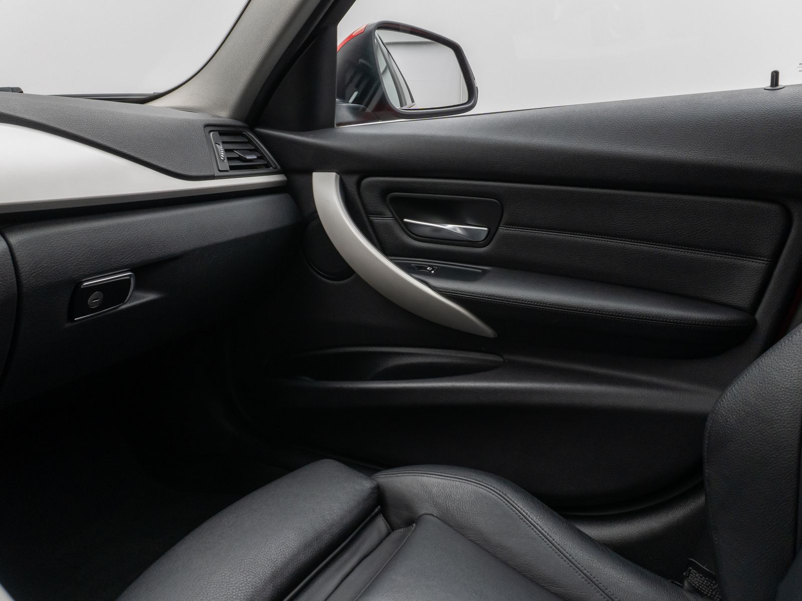 Fahrzeugabbildung BMW 320d xD Navi Lordos PDC LED Komfort AHK Sport
