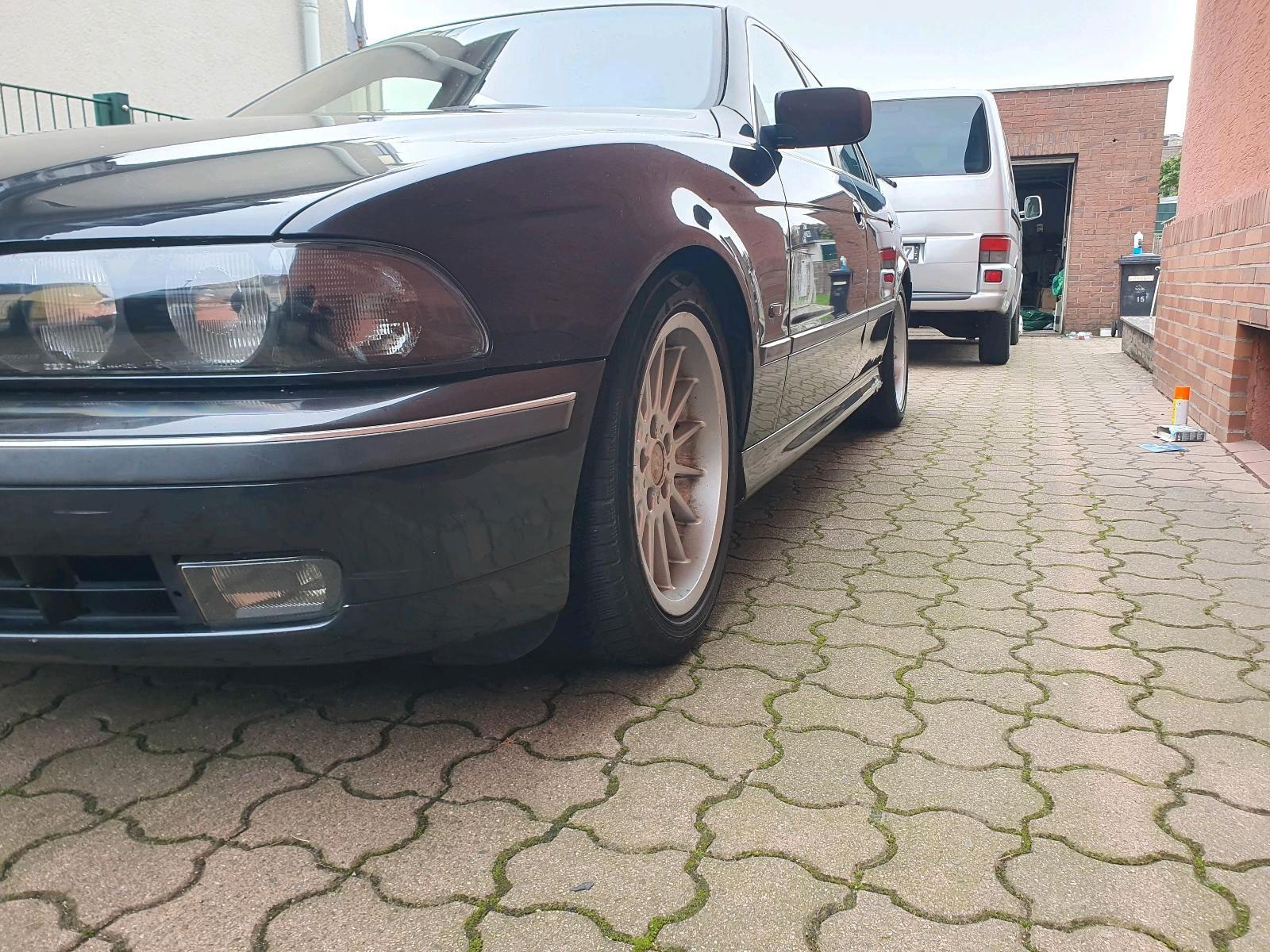 BMW 523