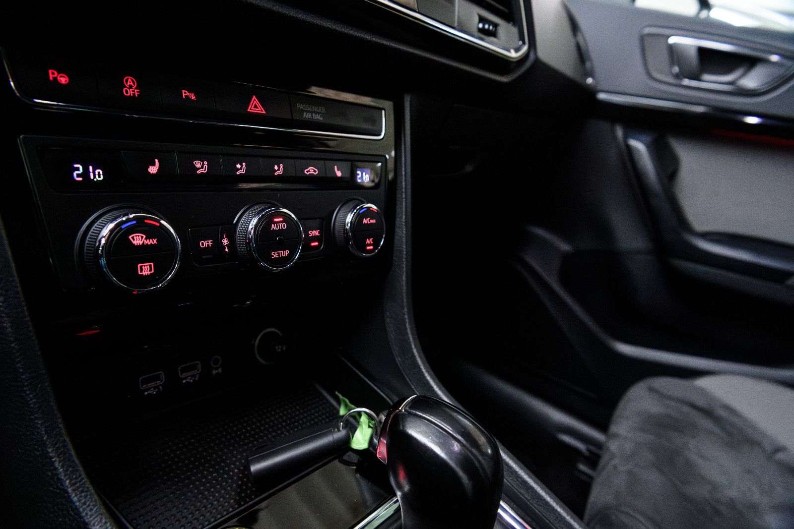 Fahrzeugabbildung SEAT Ateca Xcellence 4Drive +DSG+ Navi + AHK + Kamera