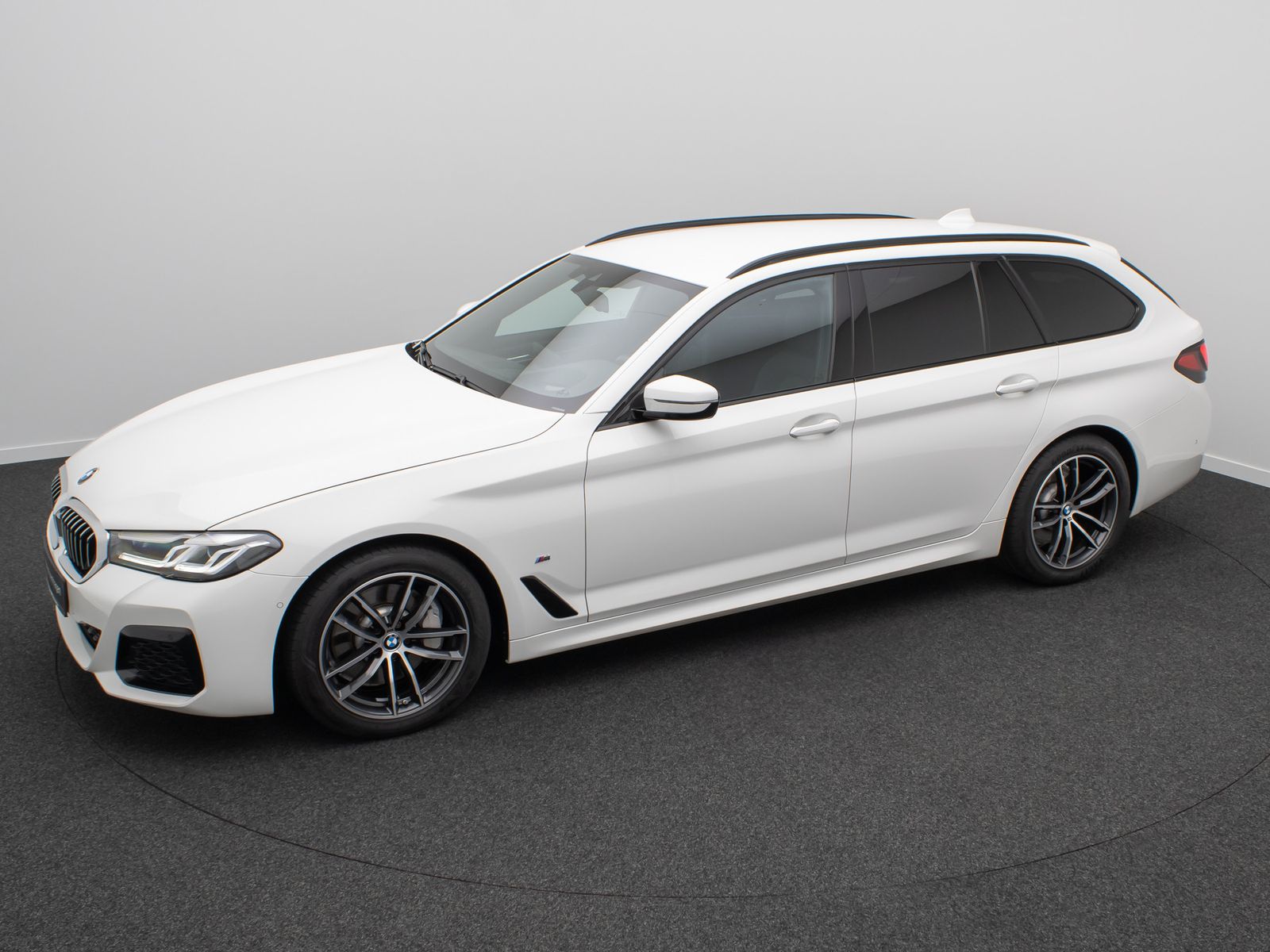Fahrzeugabbildung BMW 530i M Sport Kamera HUD DAB Alarm HiFi 4xKlima