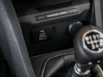 Ford Tourneo Courier Trend DAB Kamera Audio-Paket