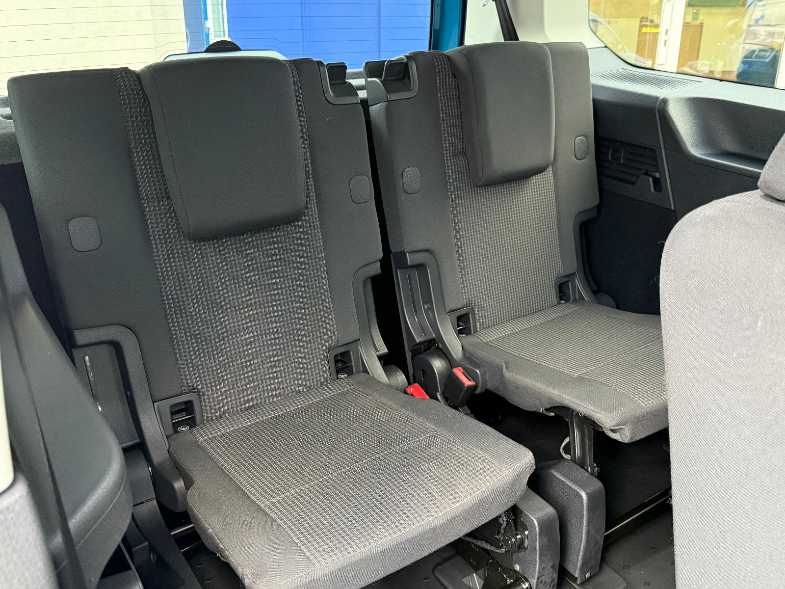 Fahrzeugabbildung Volkswagen Caddy Maxi 7-Sitzer DAB GRA Navi Kamera SHZ PDC