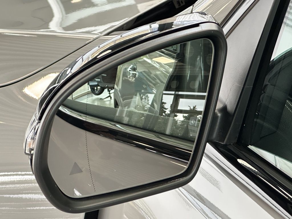 Fahrzeugabbildung Mercedes-Benz GLB 200 AMG*Night*LED*KeyLess*PDC*ParkAs*RFK*AHK