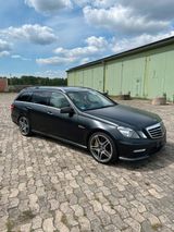 Mercedes-Benz E63 AMG T-Modell 6.3 V8 Desi... - Mercedes-Benz E 63 AMG aus 2011