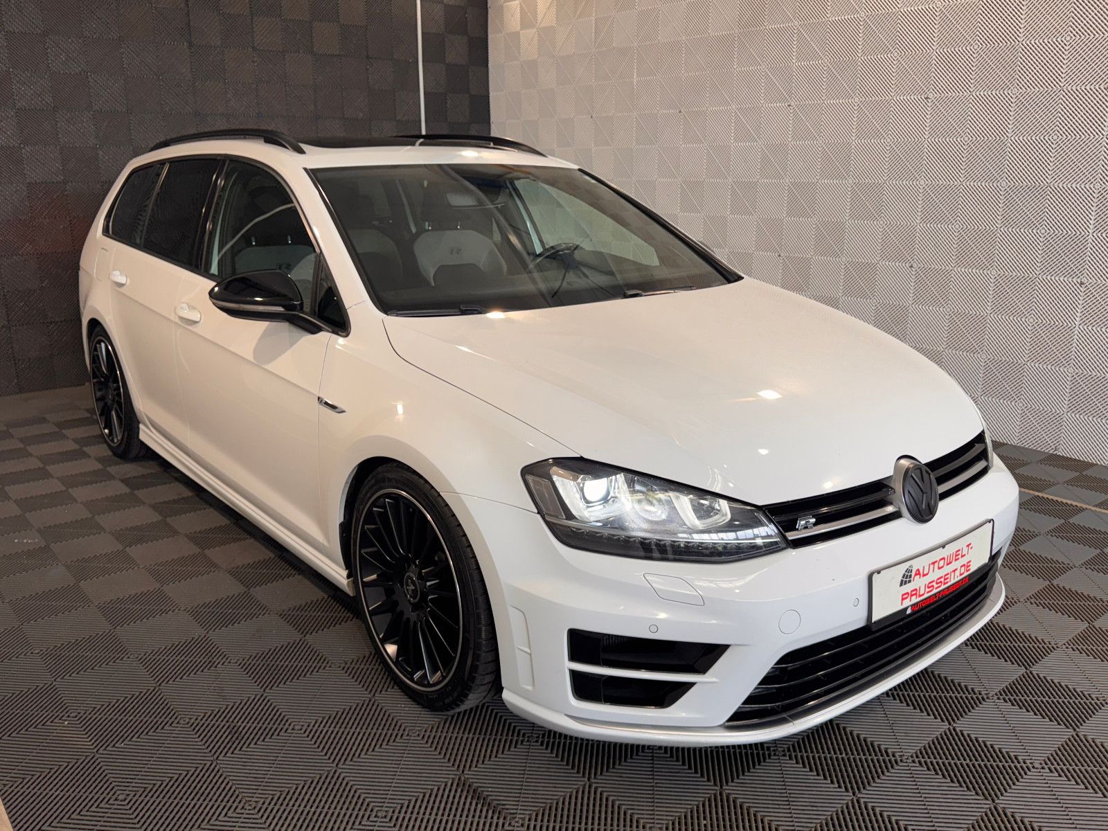Gebrauchtwagen Volkswagen Golf Golf VII Variant R 4M*DYNAUDIO*PANO-TEMPO-R.KAM in Dirlos