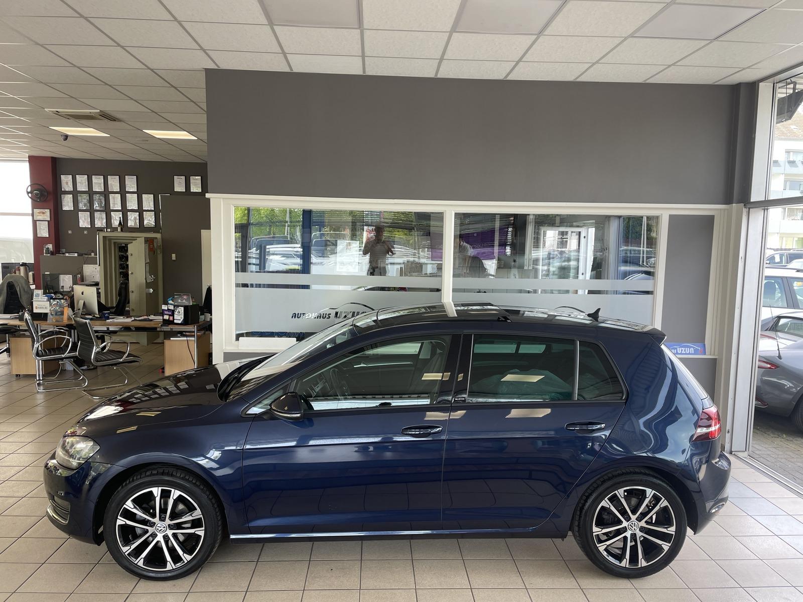 Volkswagen Golf VII Allstar 5 türig Autom Panorama LED 2.Hd