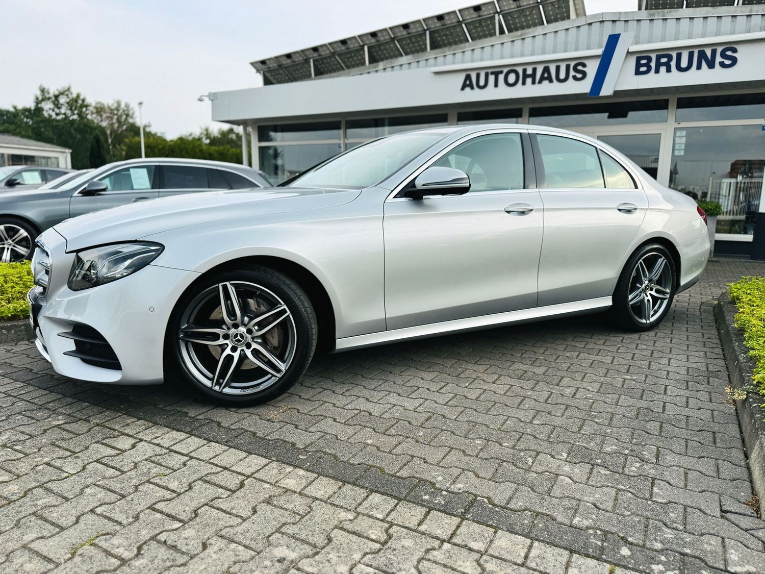 Fahrzeugabbildung Mercedes-Benz E 200 AMG, Multibeam, Memory, 360°, Comand, PTS,
