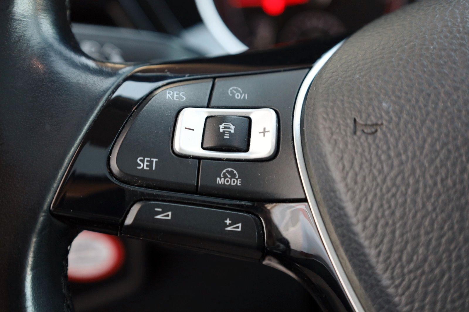 Fahrzeugabbildung Volkswagen Touran R Line Alcantara,Navi,LED,Panorama,Kamera