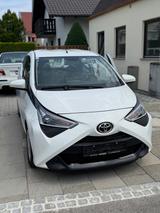 Toyota Aygo AYGO x Automatik Apple Car Play R-Kamera - Toyota in München: Aygo