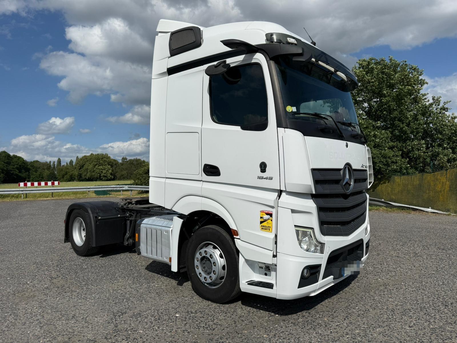 Mercedes-Benz Actors MP5 1845 stream Space