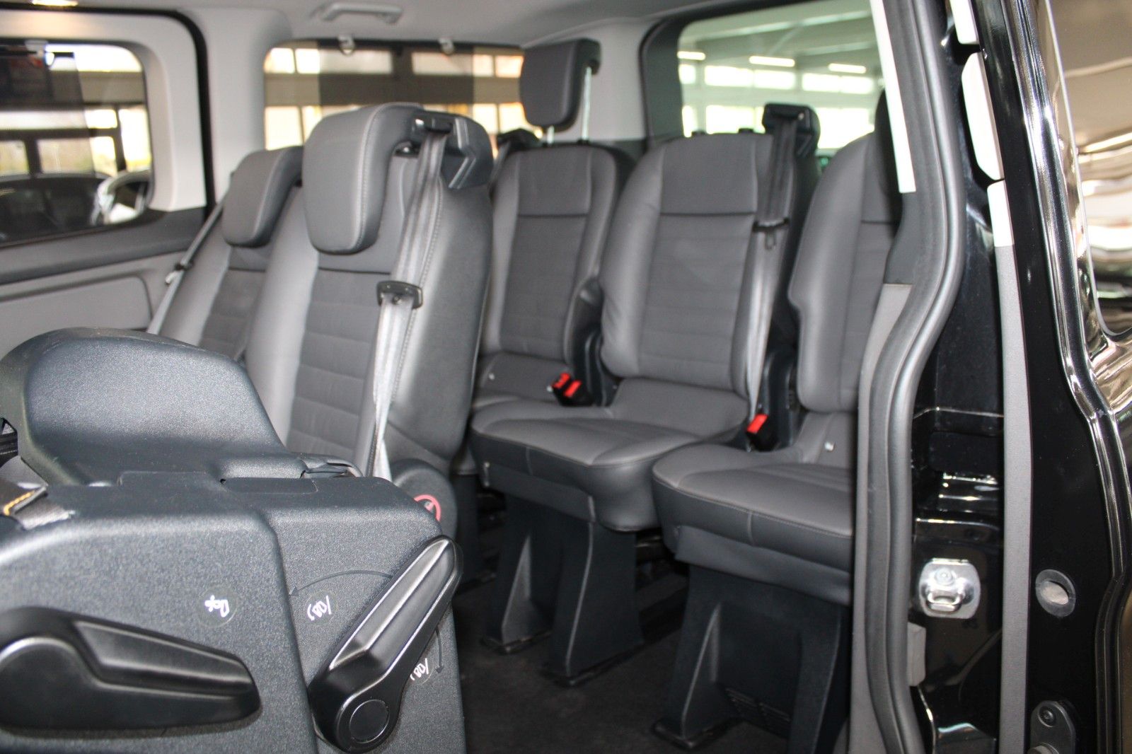 Fahrzeugabbildung Ford Tourneo Custom Titanium X Aut. 8-Si XENON LEDER