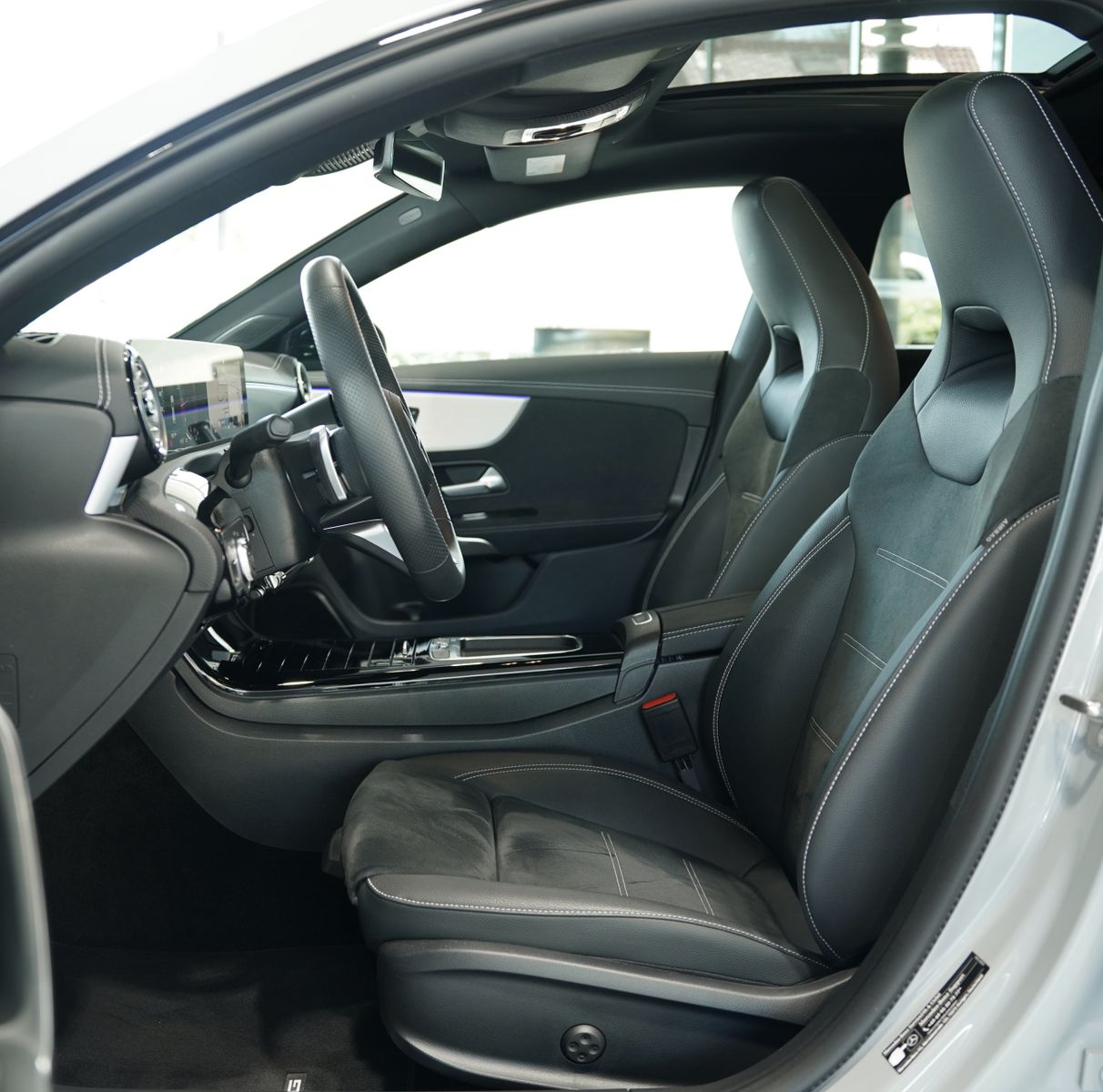 Mercedes-Benz CLA 200 Shooting Brake d AMG Line 1H Pano Memo foto 25