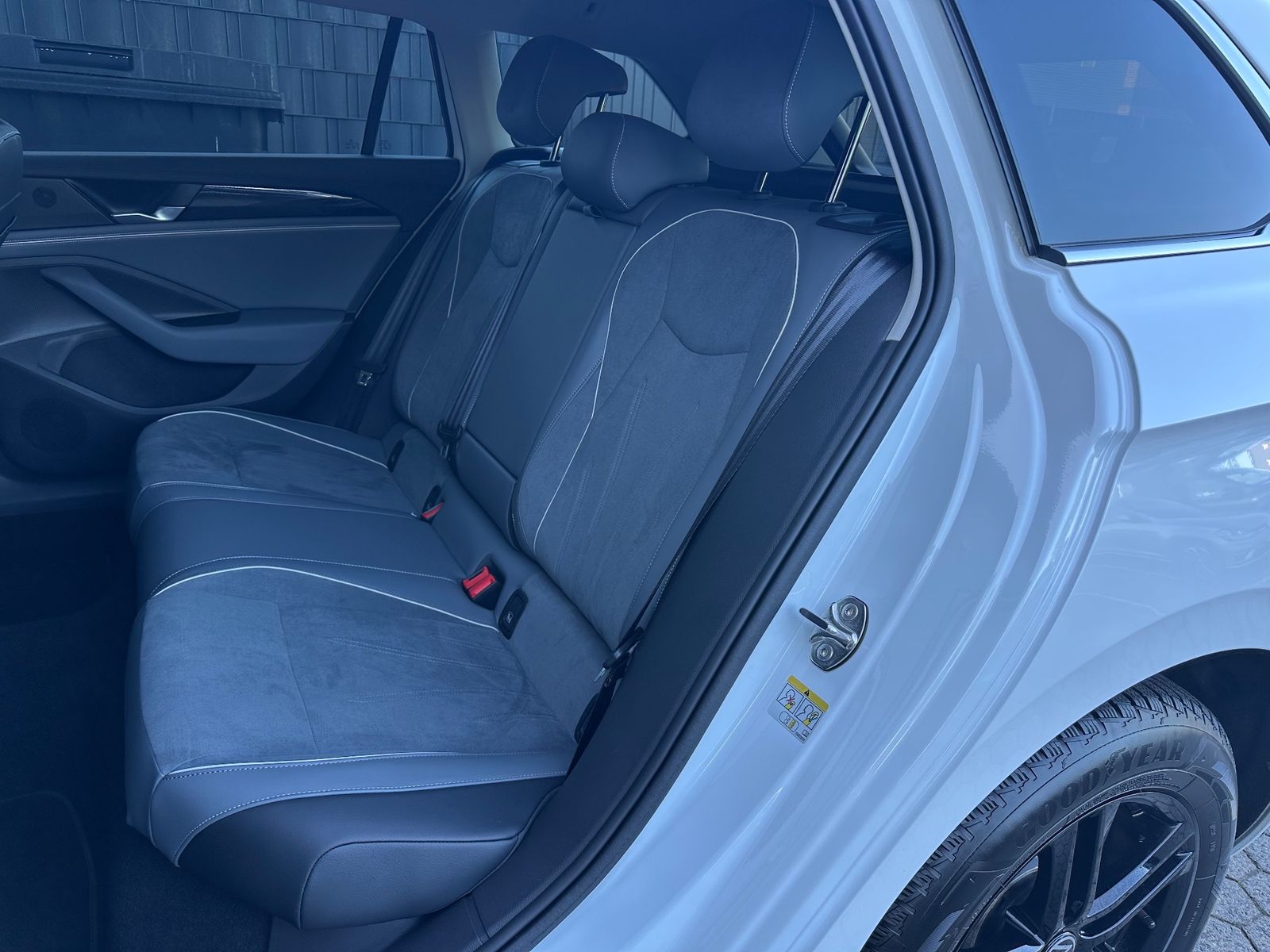 Fahrzeugabbildung Volkswagen Passat Variant 2.0 TDI DSG Business NAV+LED+ACC