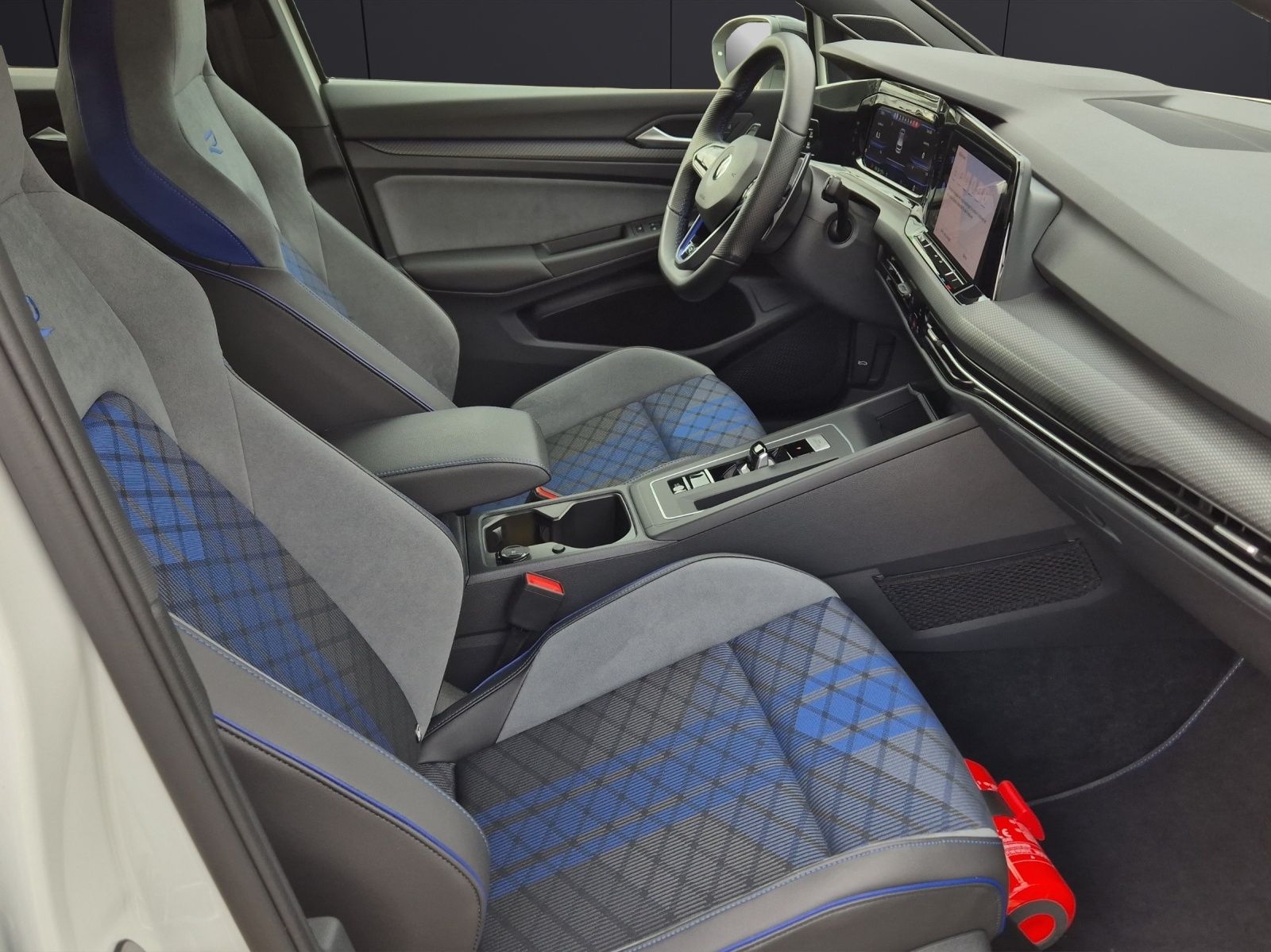 Fahrzeugabbildung Volkswagen Golf VIII R DSG 4M LEDplus Navi AID Pano Akra AC