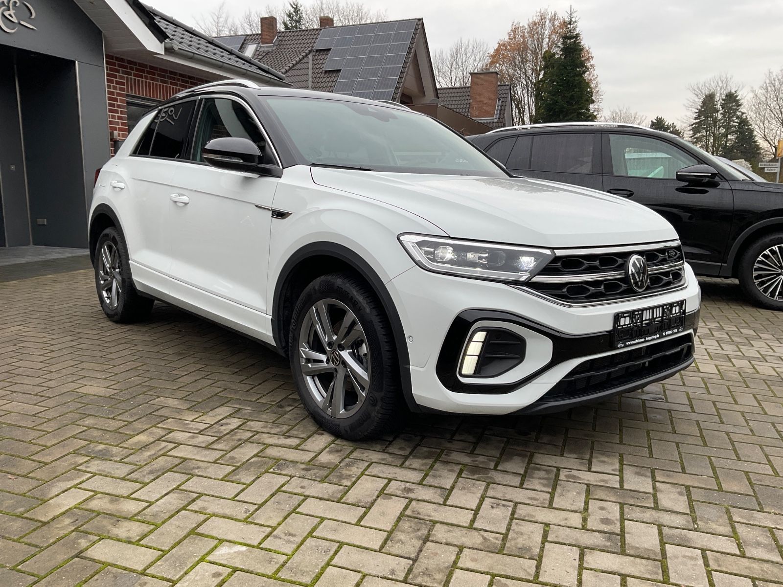 Fahrzeugabbildung Volkswagen T-Roc 1.5 TSI DSG R Line,AHK,ACC,Kamera,Navi