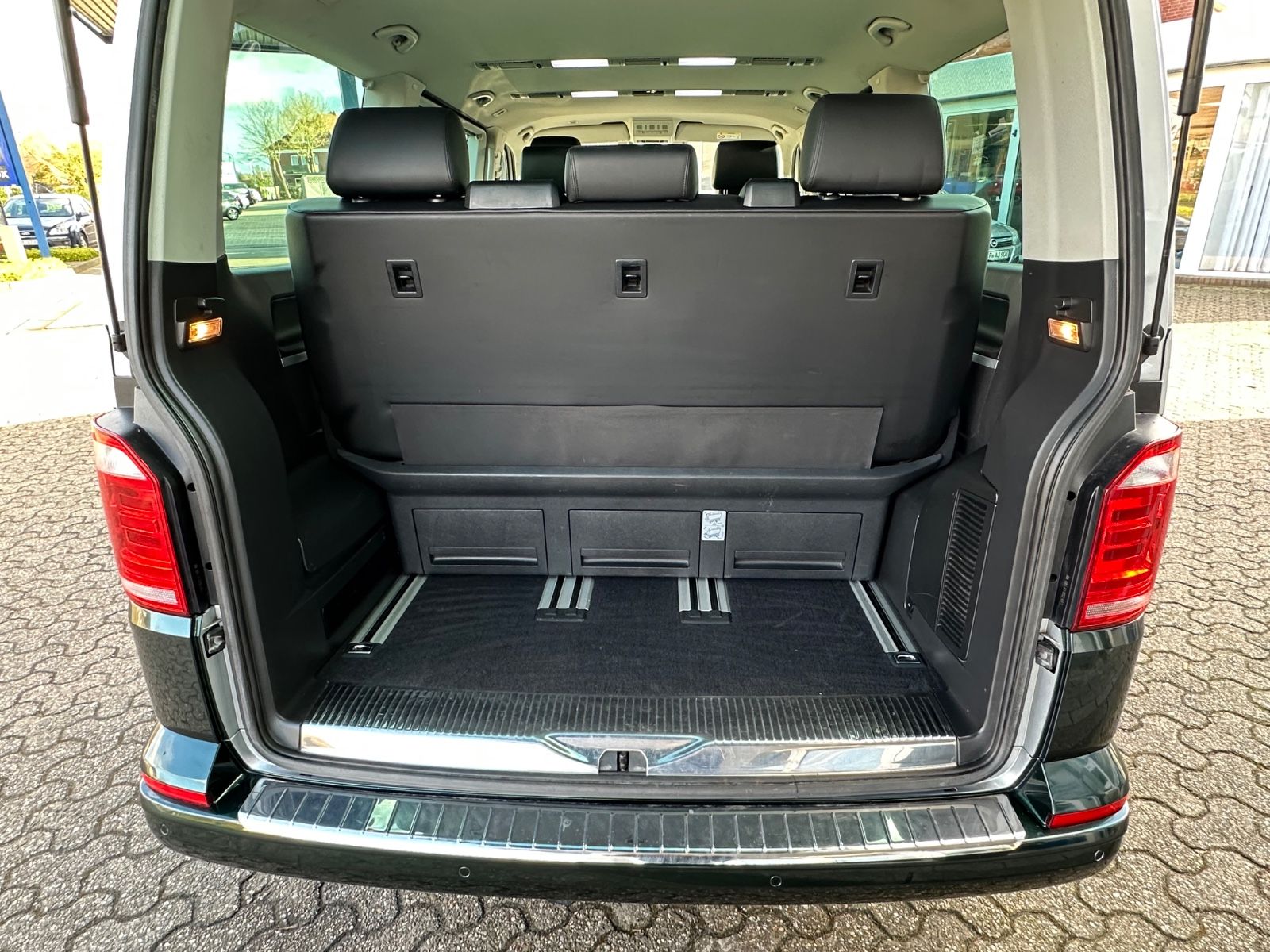 Fahrzeugabbildung Volkswagen T6 Multivan 2.0 TDI 4M Highline Standhzg/AHK/LED