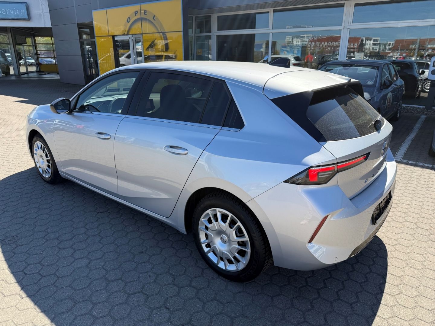 Fahrzeugabbildung Opel Astra L Elegance mit SHZ+LHZ+Kamera