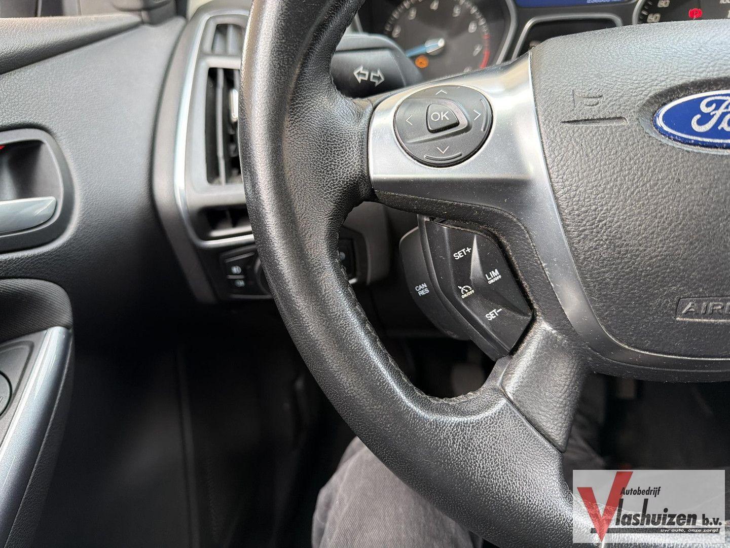 Ford Focus 2012 — photo 17