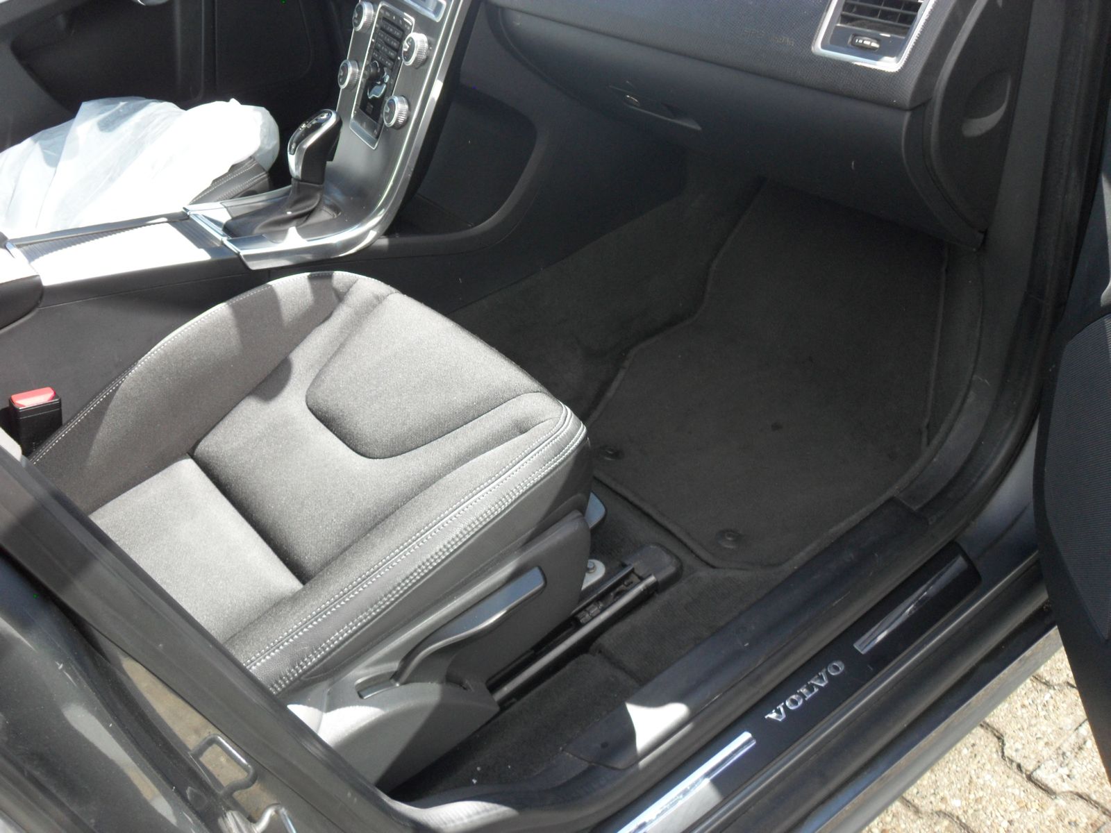 Fahrzeugabbildung Volvo XC 60 2.0 Automatik - Momentum 2WD