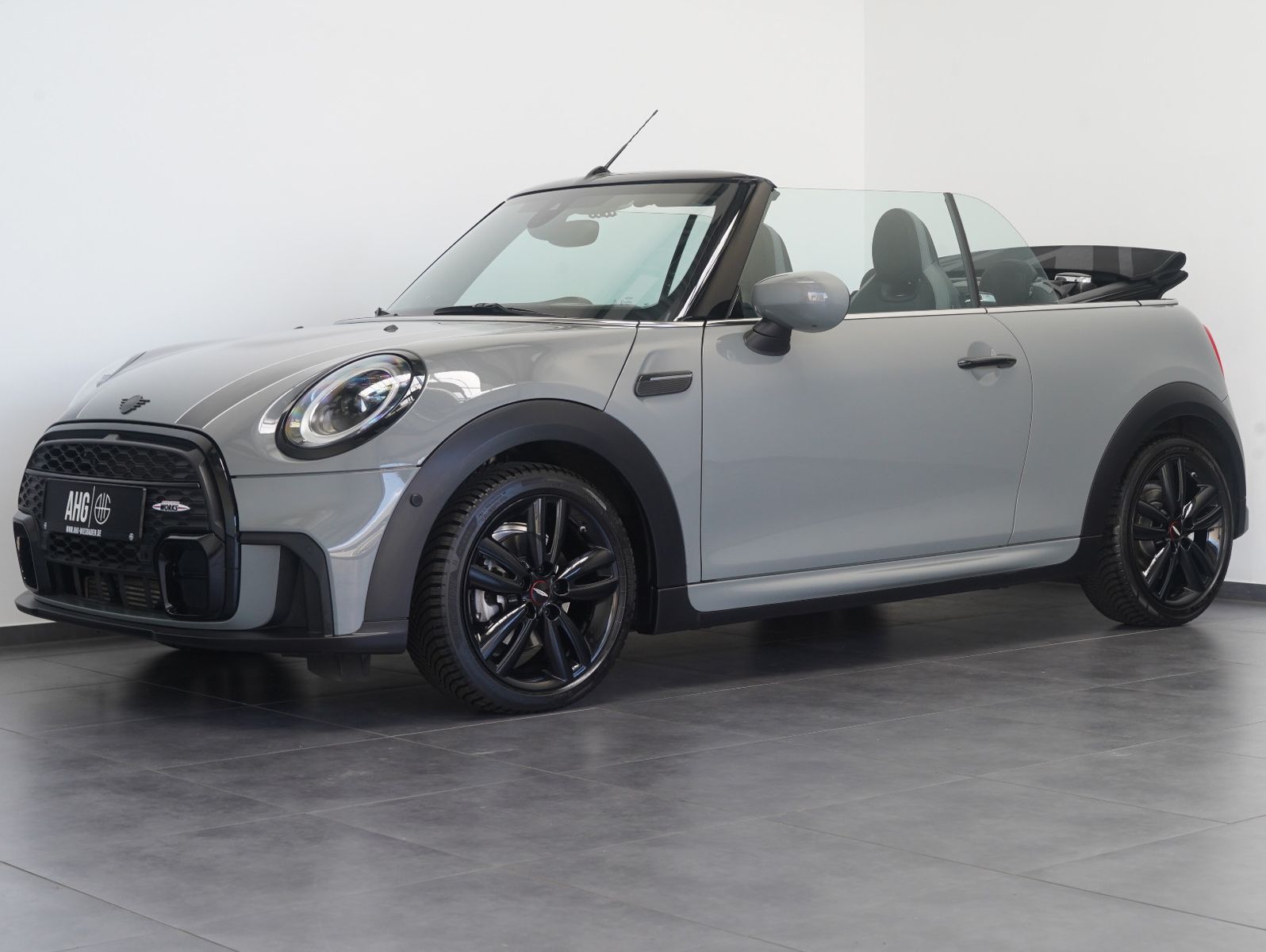 Fahrzeugabbildung MINI Cooper Cabrio John Cooper Works Trim MINI YOURS