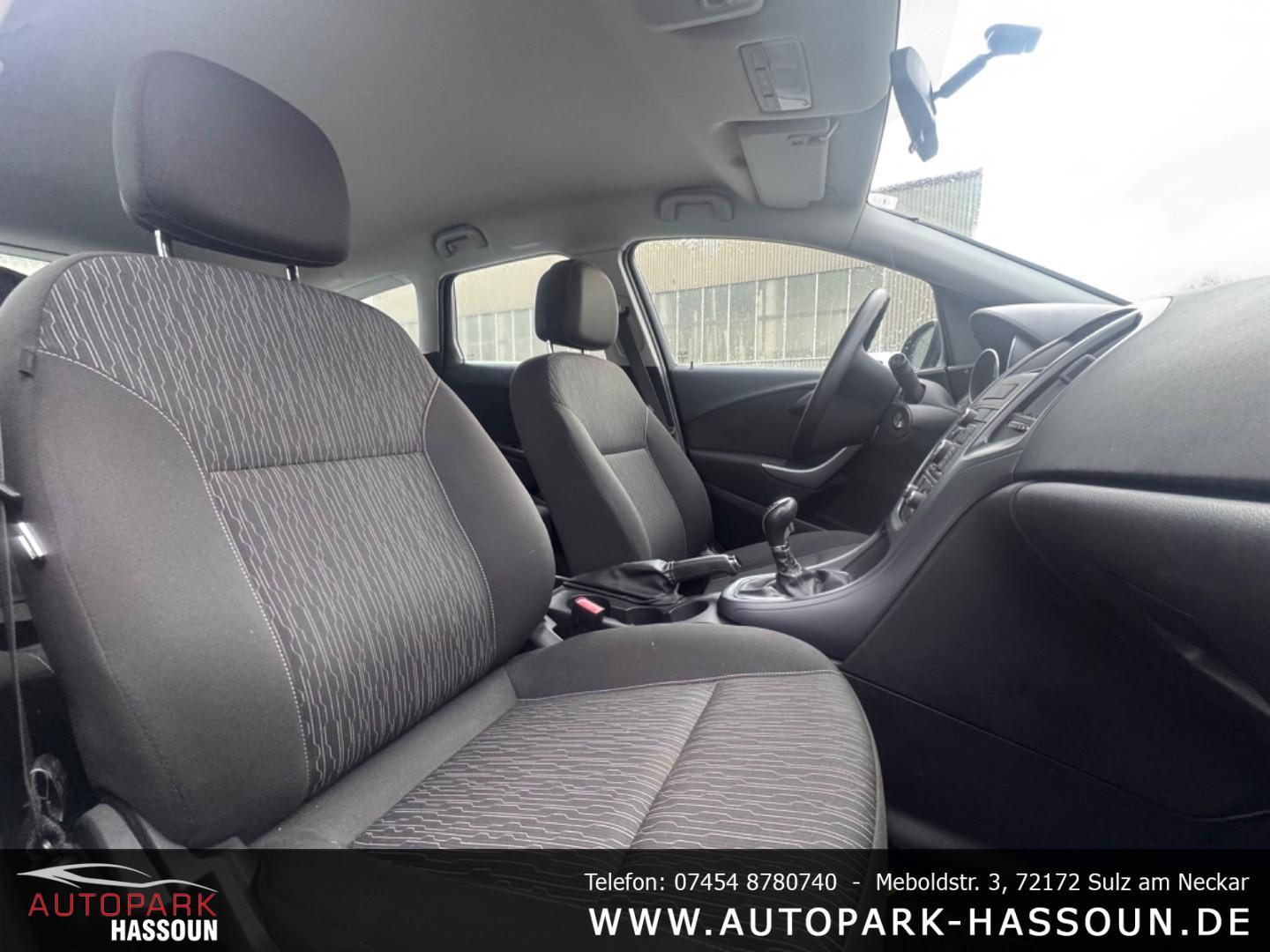 Opel Astra 2012 — photo 6