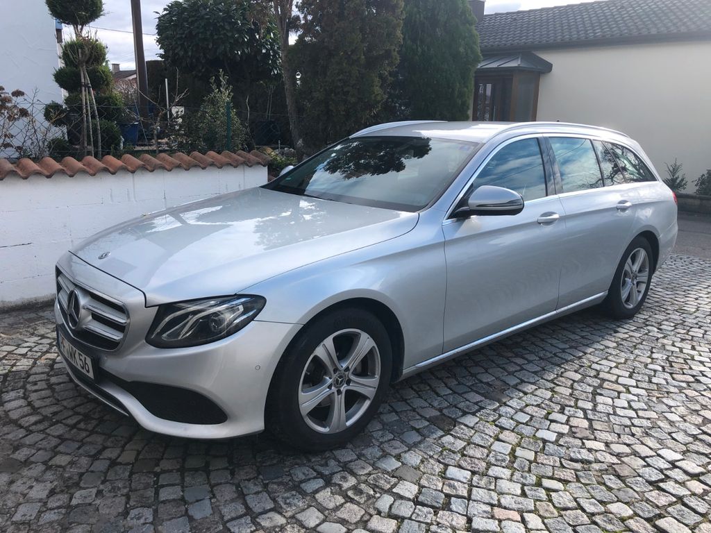 Image of Mercedes-Benz E 220