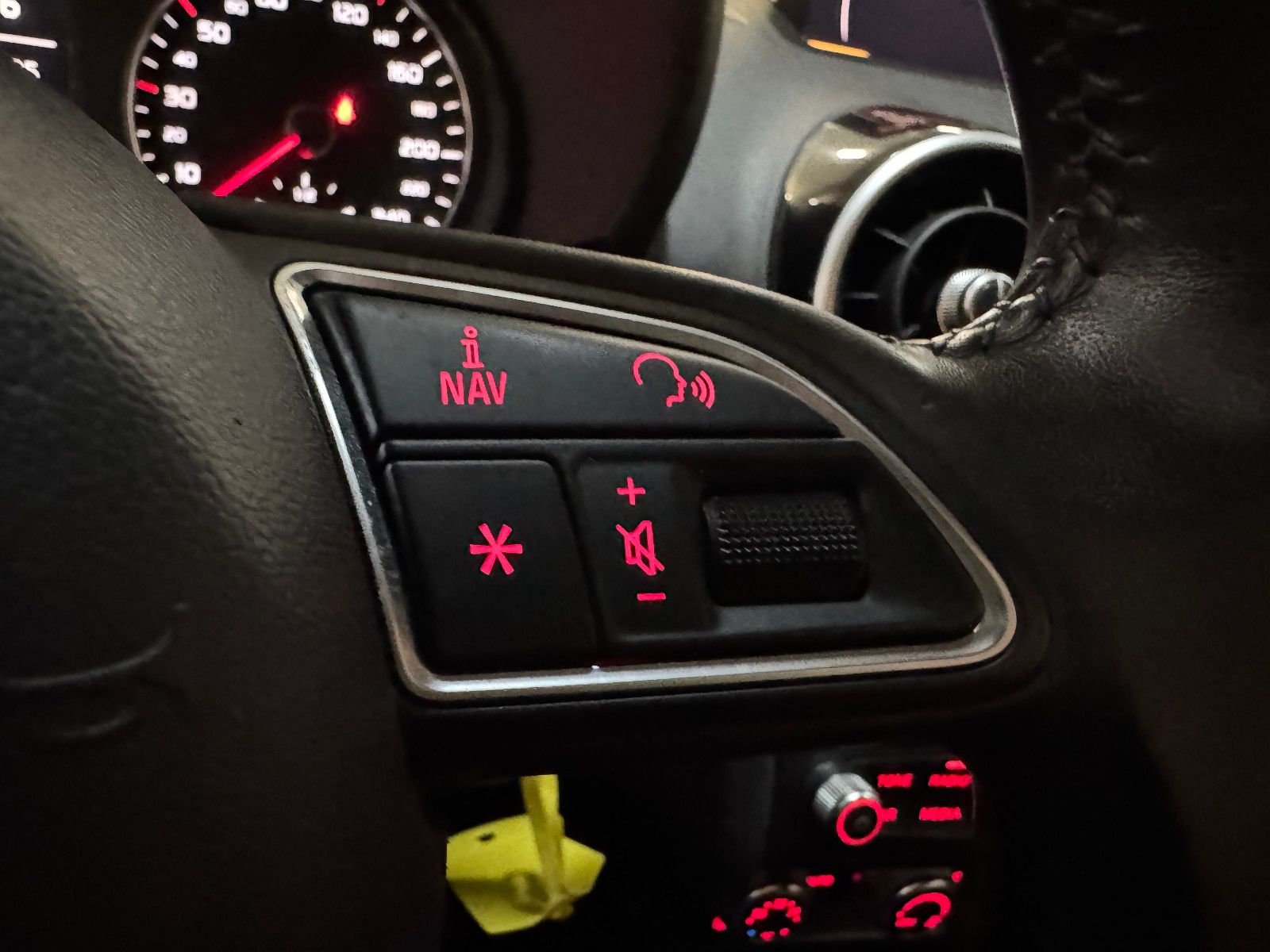 Fahrzeugabbildung Audi A1 1.6 TDI SPORTBACK S-TRONIC S-LINE AMBITION